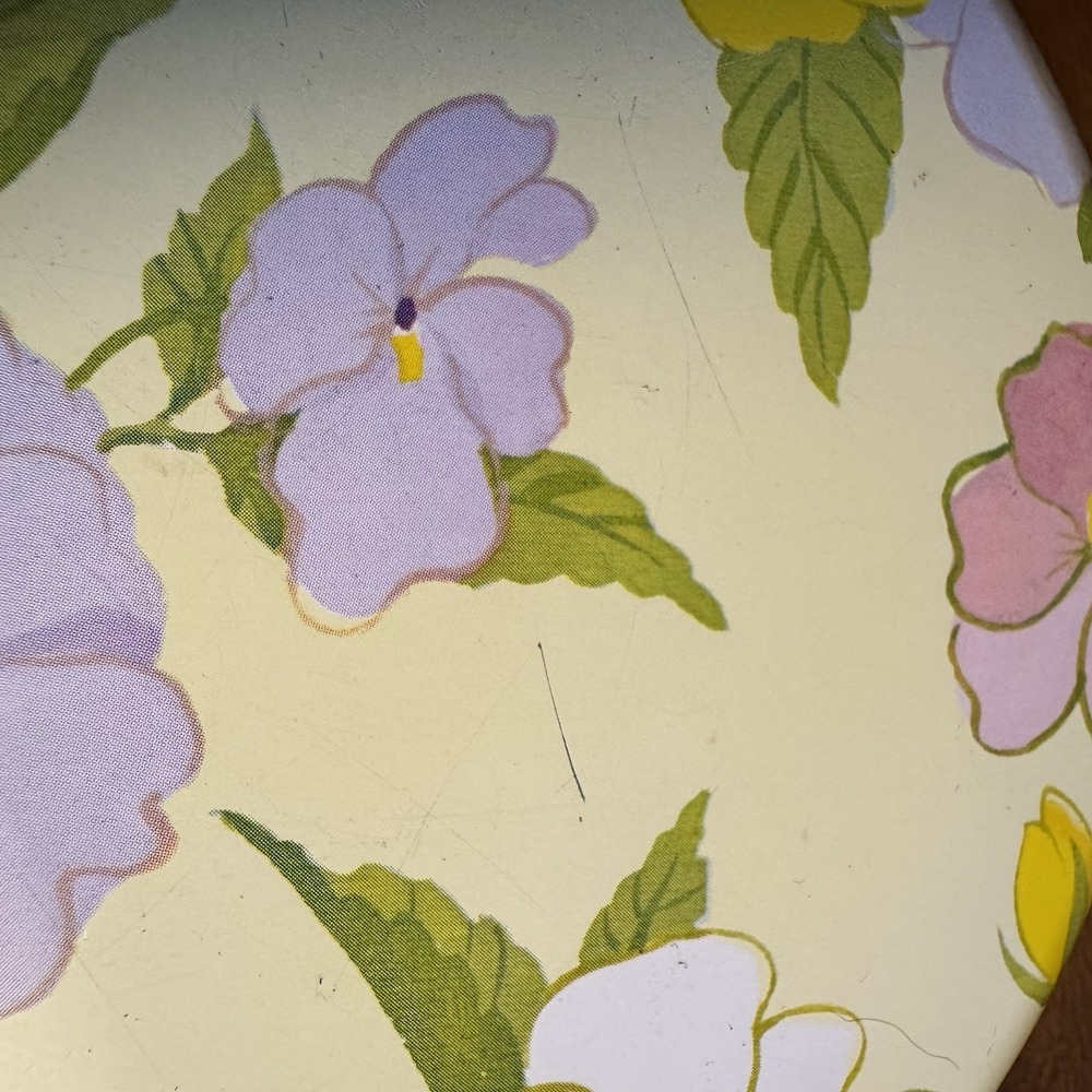 Vintage‎ Avon 1983 Pansy Patch Floral Flat Round Tin Empty - Picture 3 of 7
